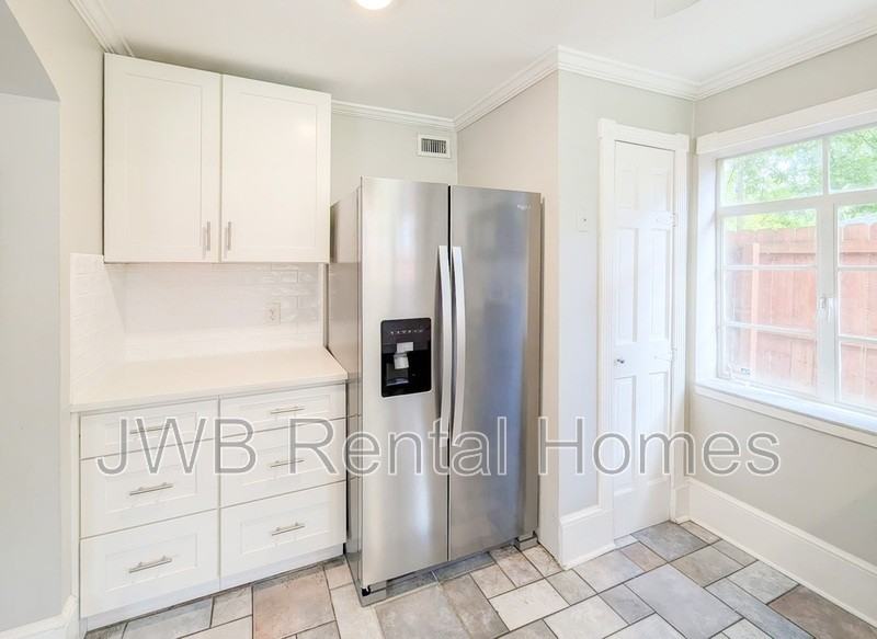 843 West St - Photo 4 of 19