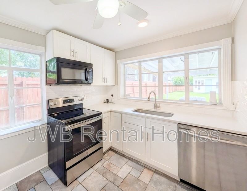 843 West St - Photo 5 of 19