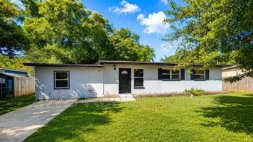 featured image of 7822 Dubois Dr