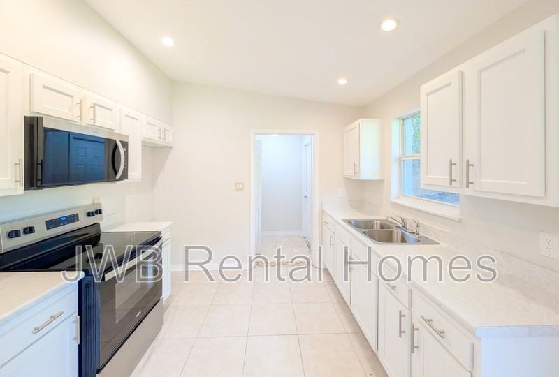 7822 Dubois Dr - Photo 2 of 13