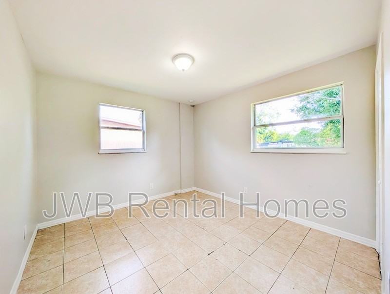 7822 Dubois Dr - Photo 7 of 13
