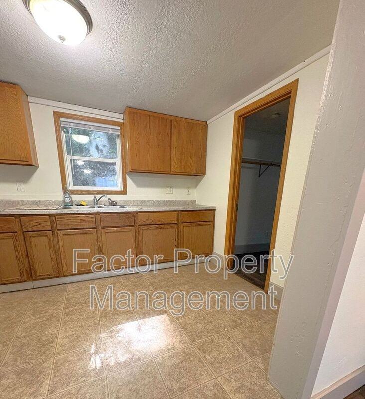 103 Locust St #1 - Photo 5 of 14