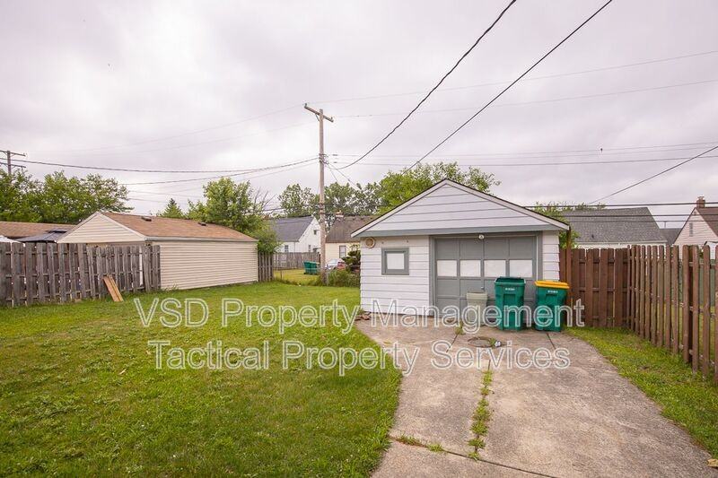 19268 Stafford Ave - Photo 5 of 28