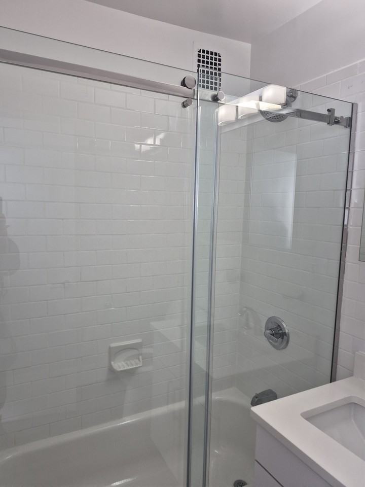 E 89th St #12 - Photo 3 of 7