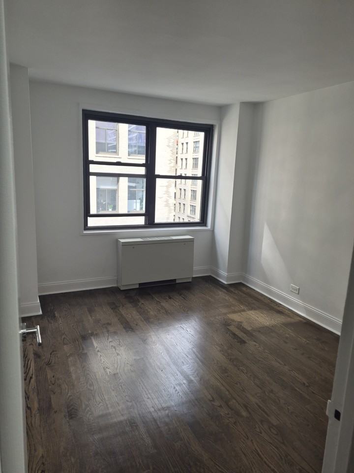 E 89th St #12 - Photo 6 of 7