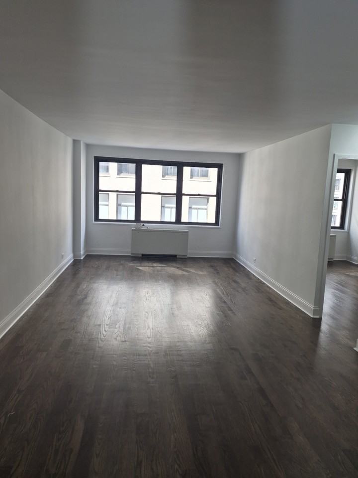 E 89th St #12 - Photo 7 of 7