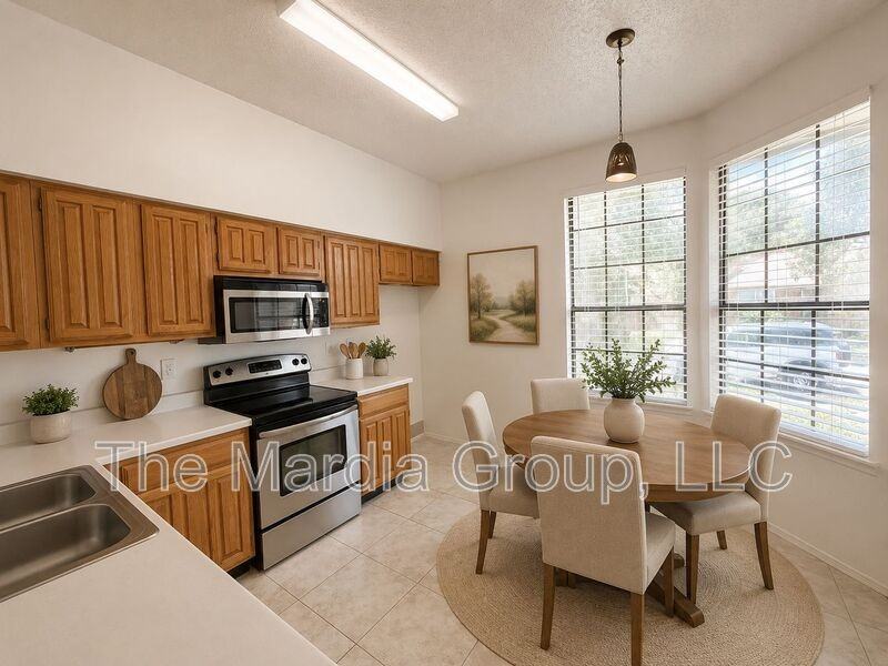 7904 Steppington Dr - Photo 4 of 11