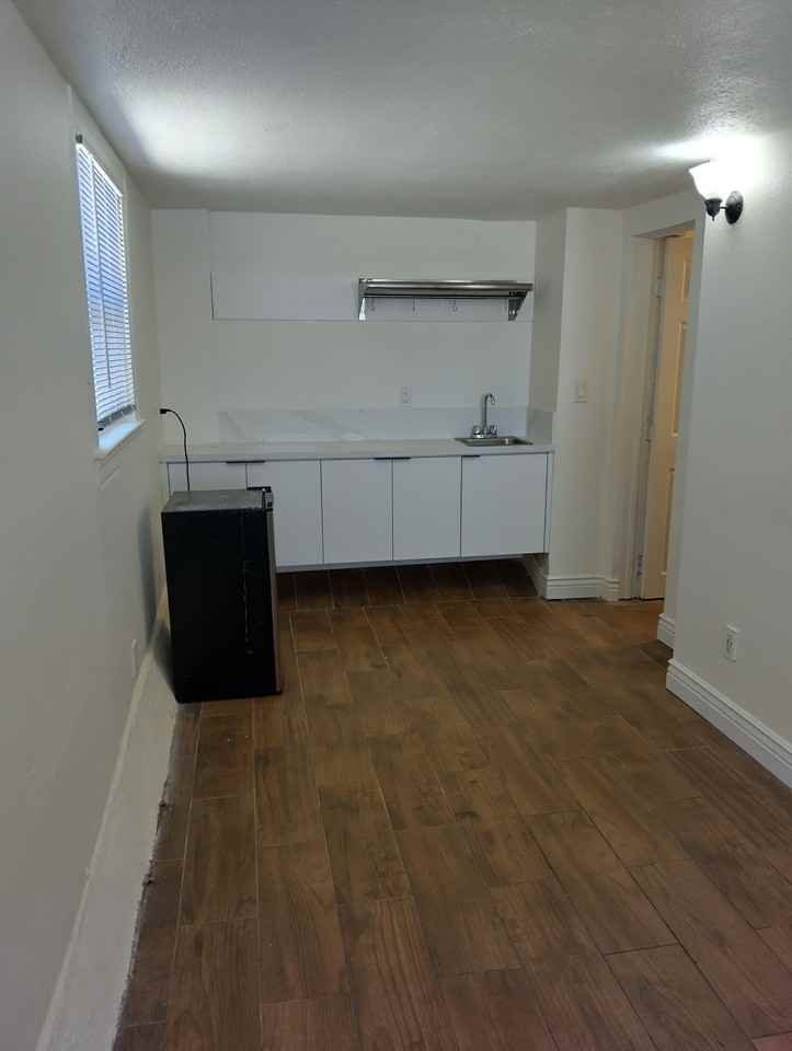 421 B St #1