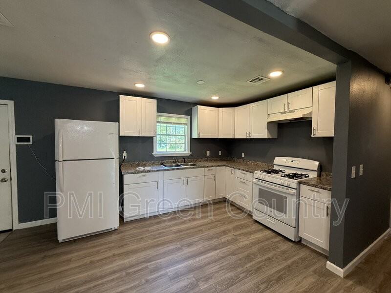 859 E 52nd St N - Photo 4 of 16