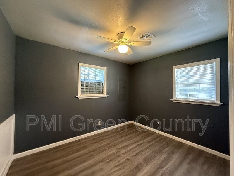859 E 52nd St N - Photo 7 of 16