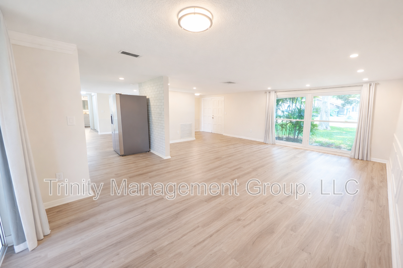 8605 Wagon Wheel Ln - Photo 4 of 35