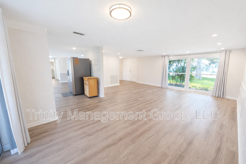 8605 Wagon Wheel Ln - Photo 7 of 35