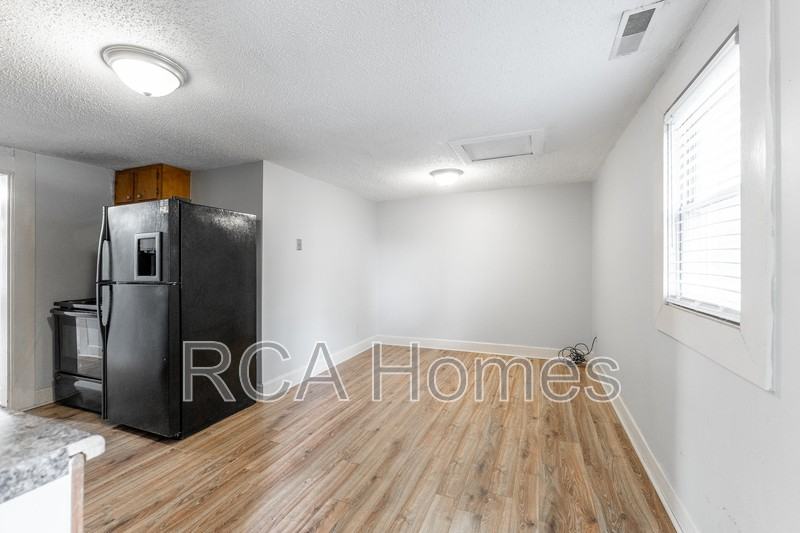 1603 Woodlawn Ave - Photo 2 of 13