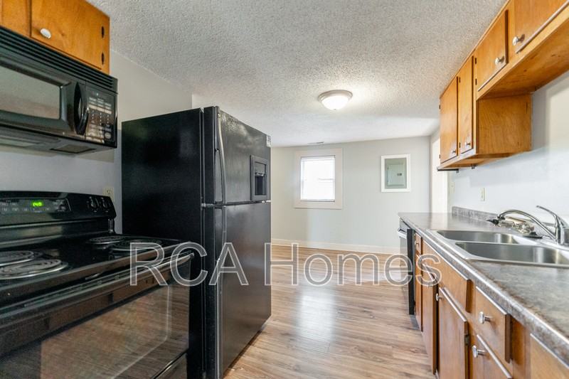 1603 Woodlawn Ave - Photo 3 of 13