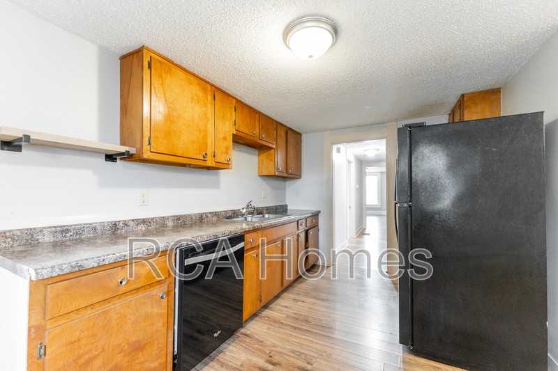 1603 Woodlawn Ave - Photo 4 of 13