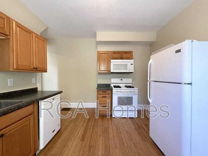 1555 Barth Ave - Photo 5 of 16