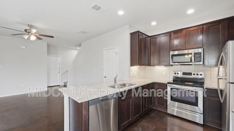 1134 Renee Way - Photo 5 of 27