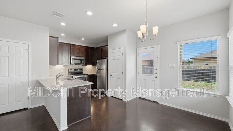 1134 Renee Way - Photo 6 of 27
