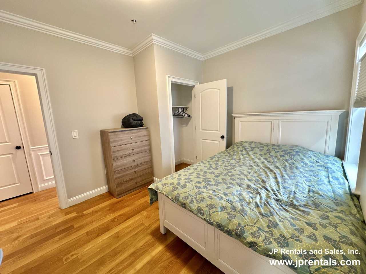 3411 Washington St #1 - Photo 6 of 9