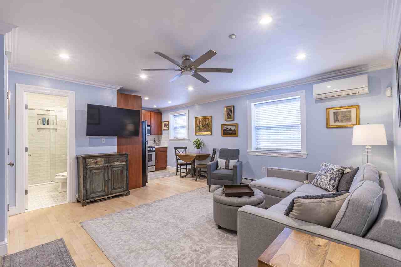 52 Cooper St #2