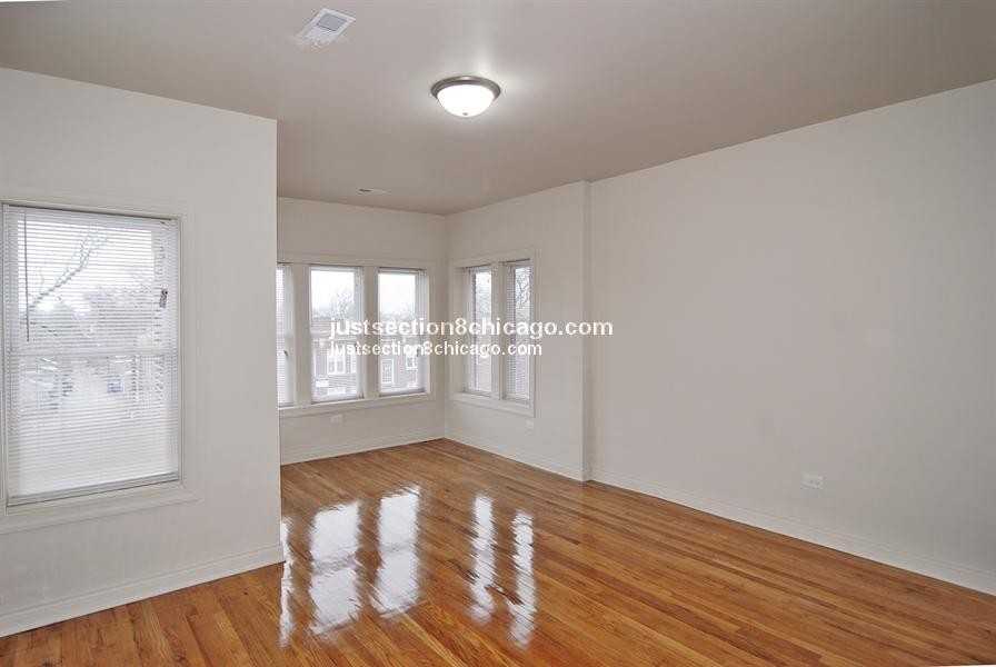 1135 N Springfield Ave #2 - Photo 5 of 9