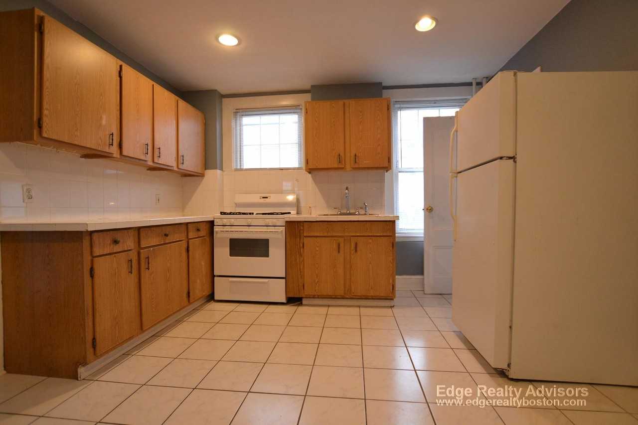22 Everett Sq #2 - Photo 2 of 13