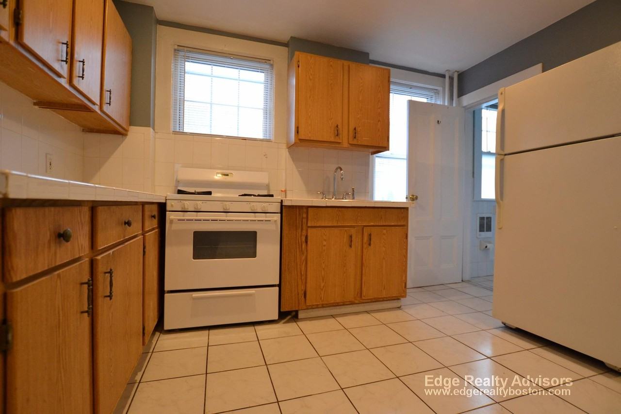 22 Everett Sq #2 - Photo 3 of 13