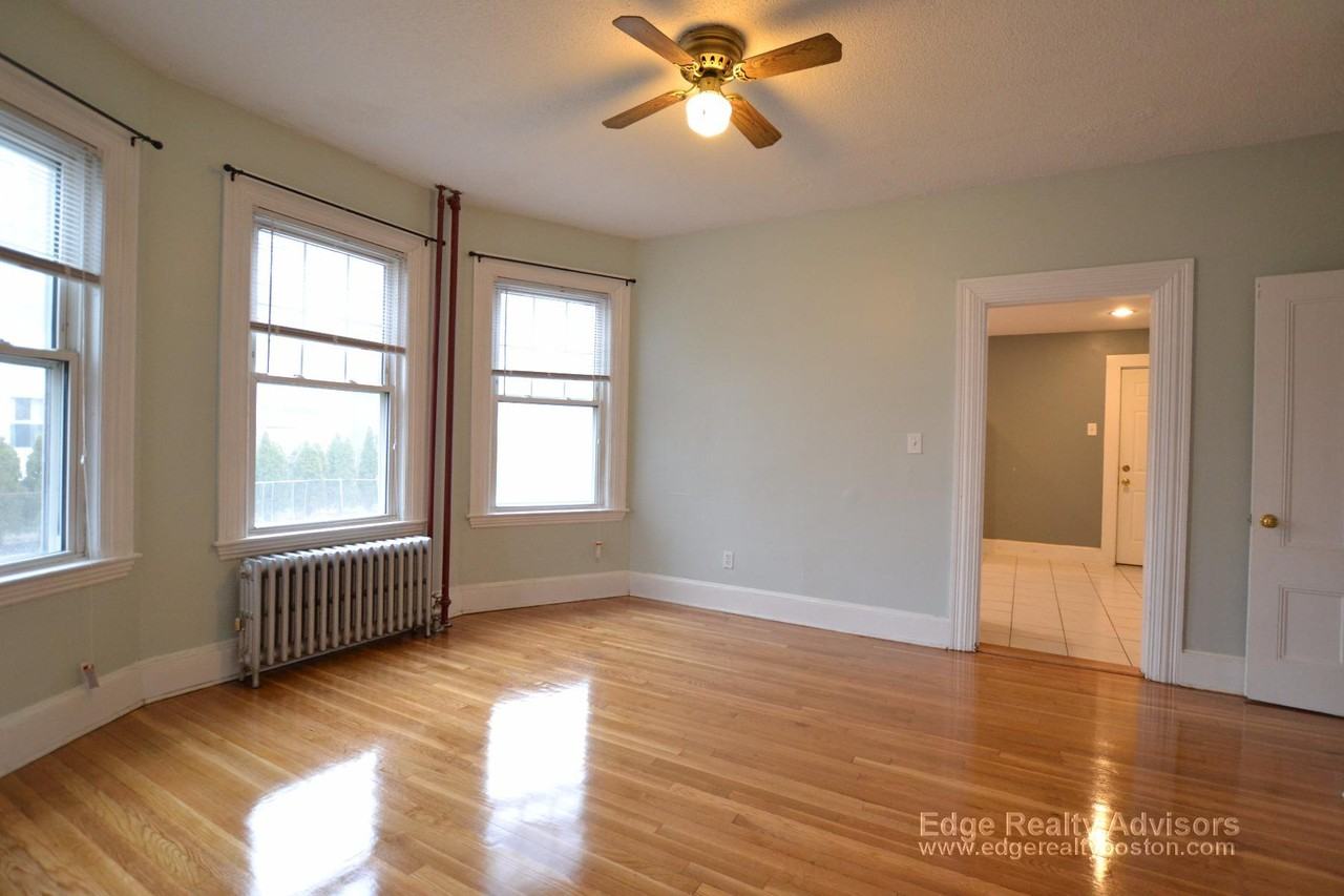 22 Everett Sq #2 - Photo 4 of 13