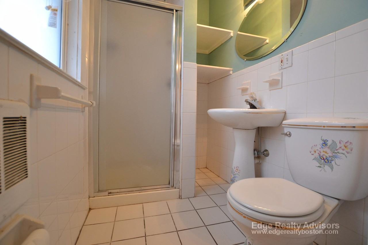 22 Everett Sq #2 - Photo 5 of 13