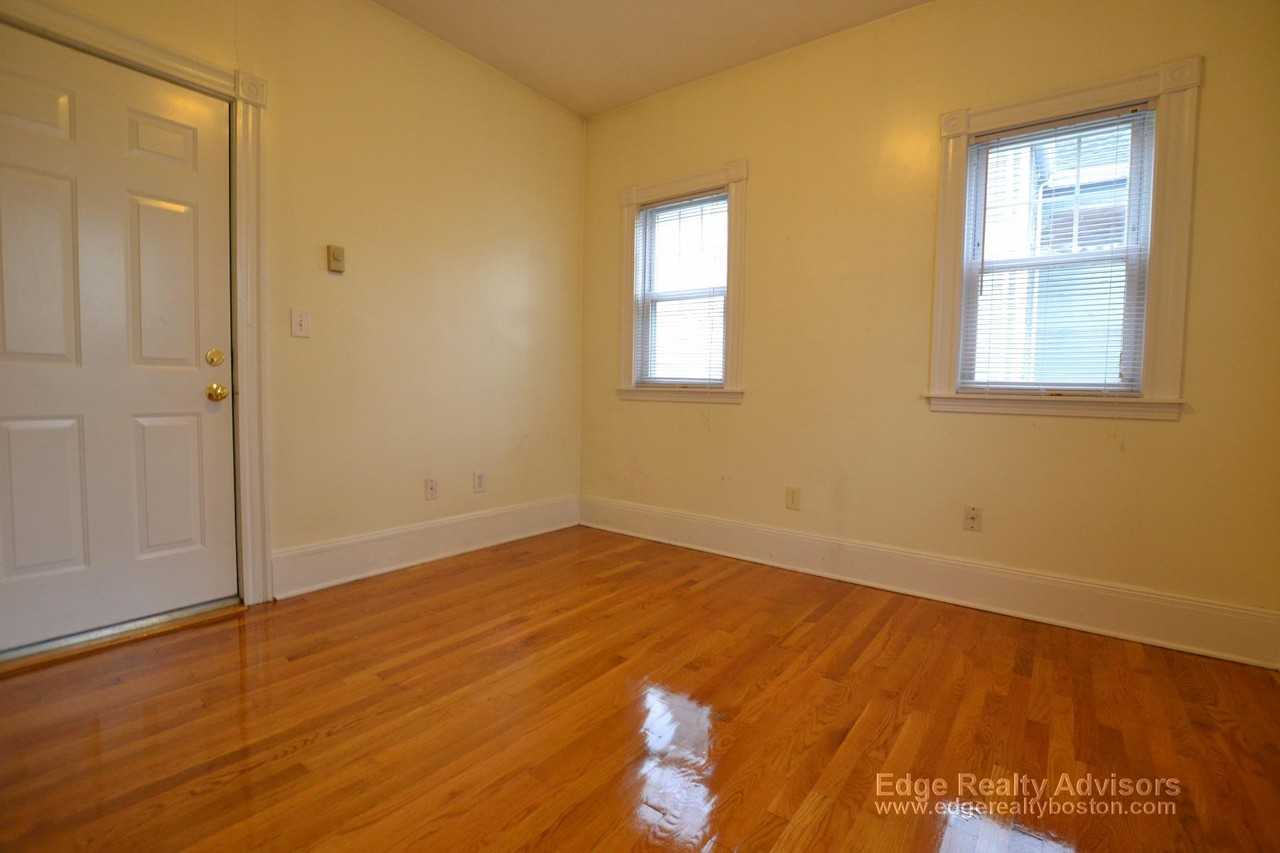 22 Everett Sq #2 - Photo 7 of 13