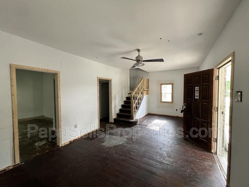 327 E Stuart Ave - Photo 2 of 11