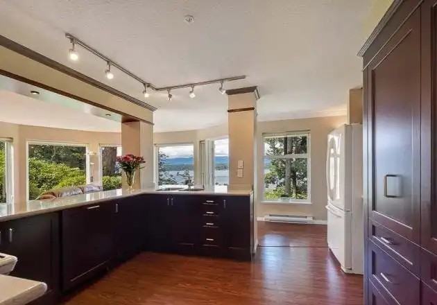 2275 Comox Ave #301 - Photo 2 of 9