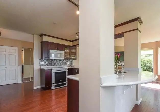 2275 Comox Ave #301 - Photo 3 of 9