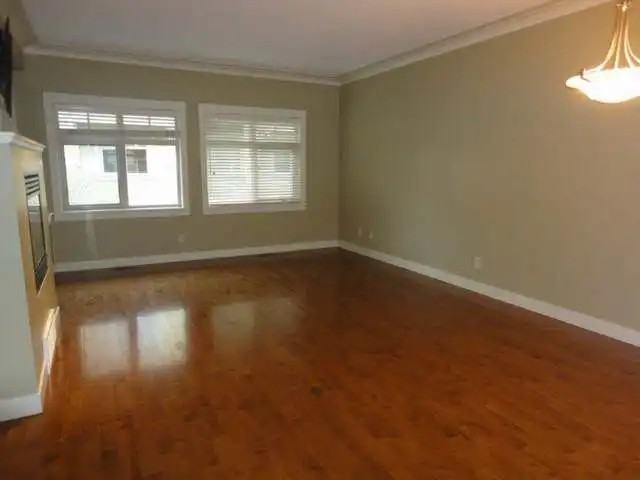 576 Nicola St #14 - Photo 2 of 9