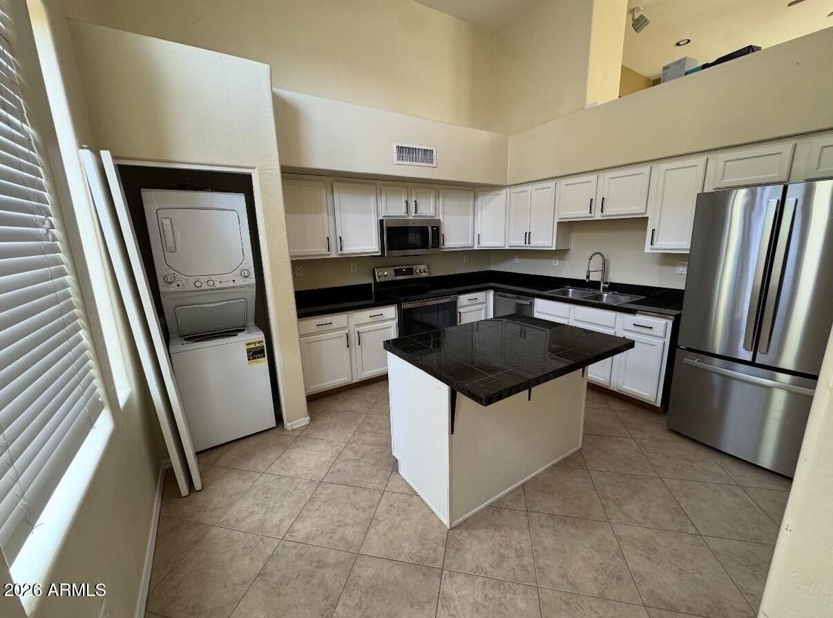 724 S Beck Ave - Photo 2 of 6