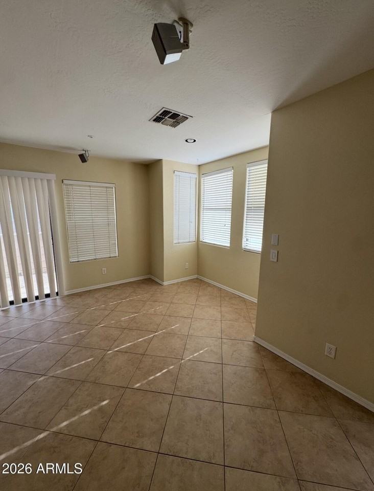 724 S Beck Ave - Photo 4 of 6