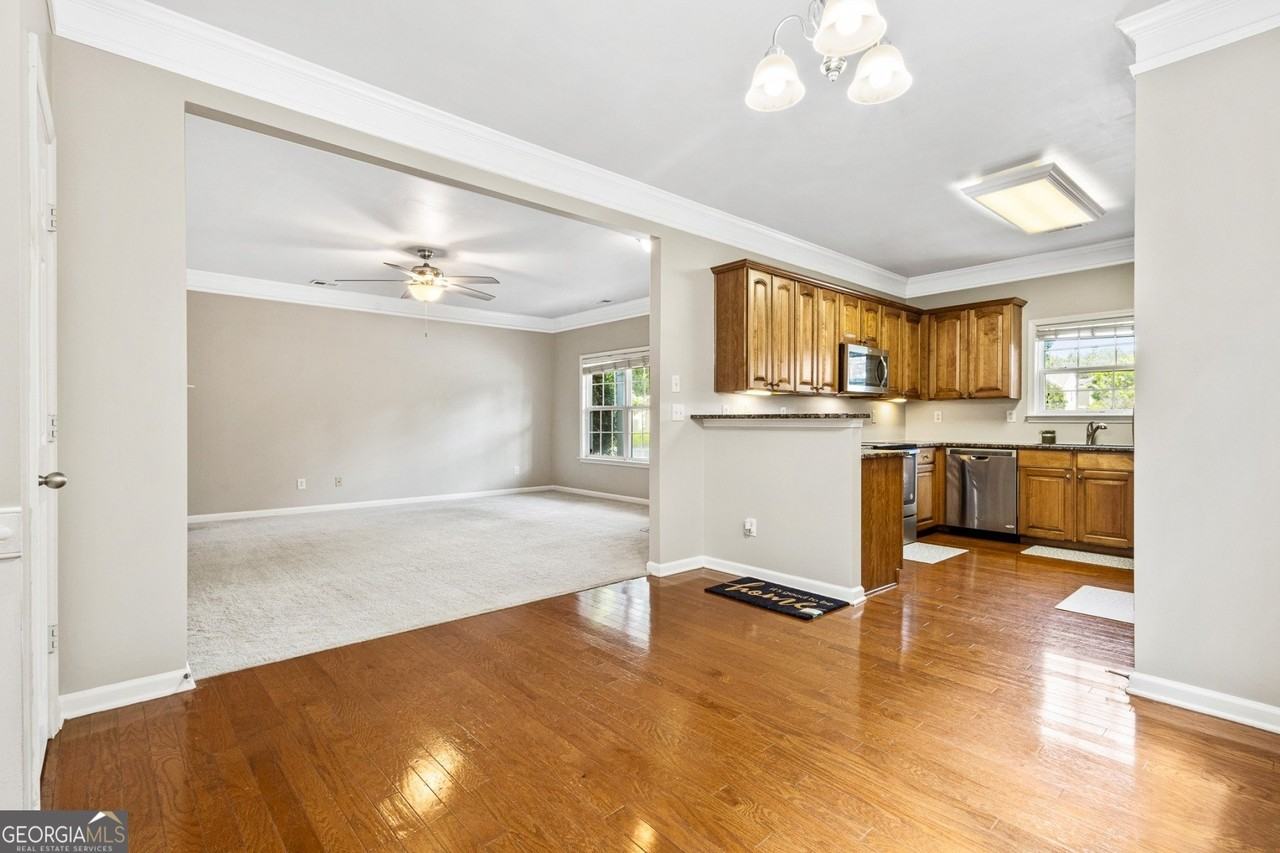 606 Lofty Ln Sw - Photo 4 of 19