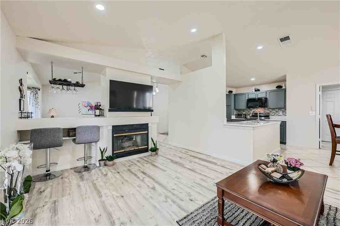 113 Montclair Dr - Photo 3 of 11