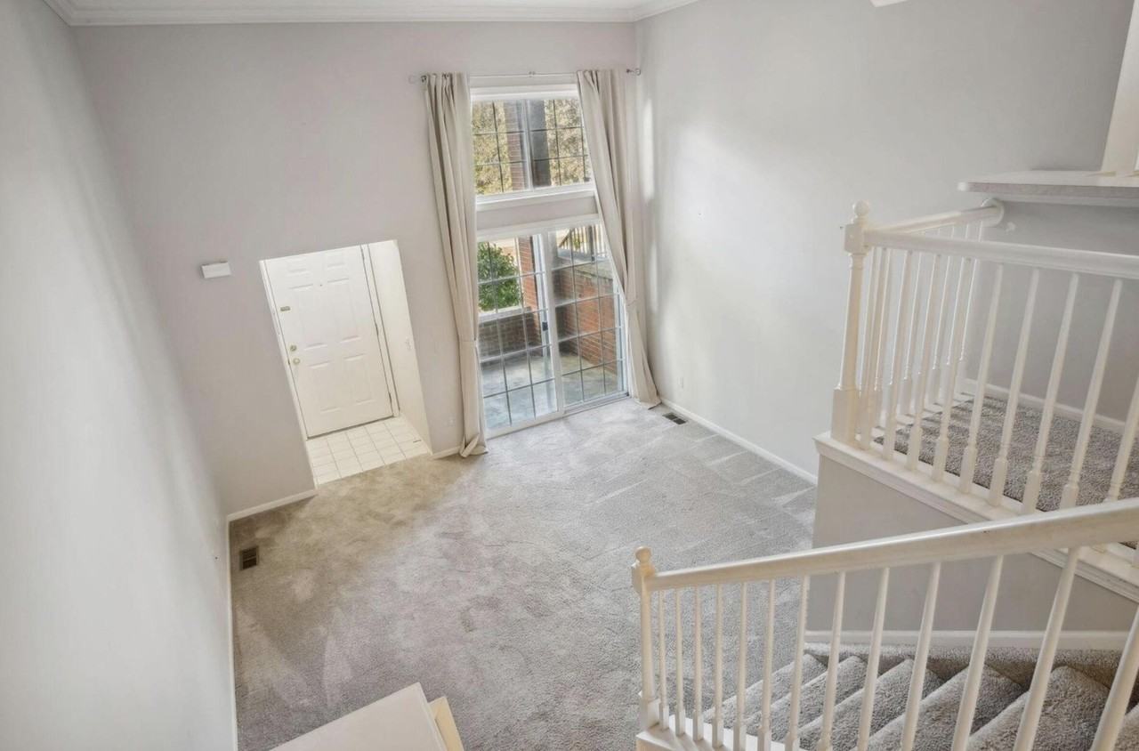 2924 Barclay Way - Photo 3 of 17
