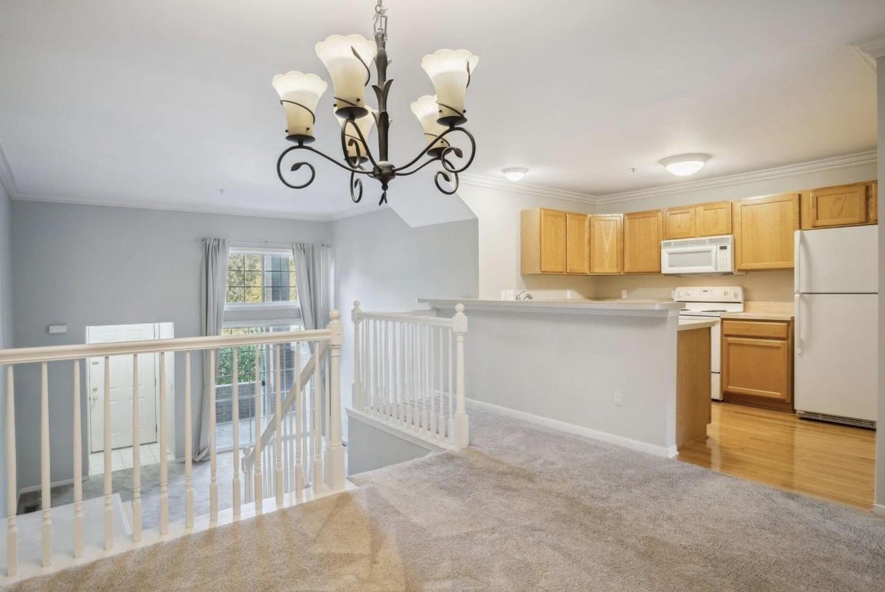 2924 Barclay Way - Photo 4 of 17
