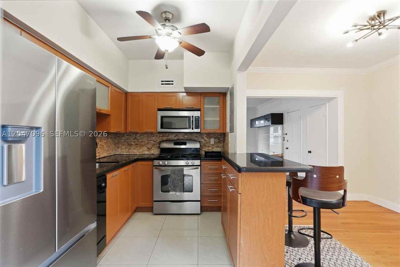 9881 W Bay Harbor Dr #2 - Photo 7 of 23