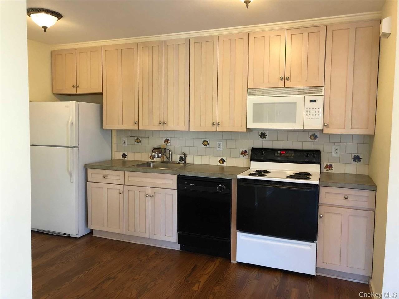 495 Montauk Hwy - Photo 4 of 14
