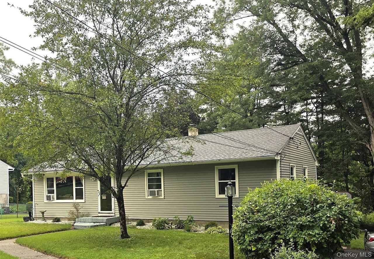4 South Ct - Photo 3 of 25