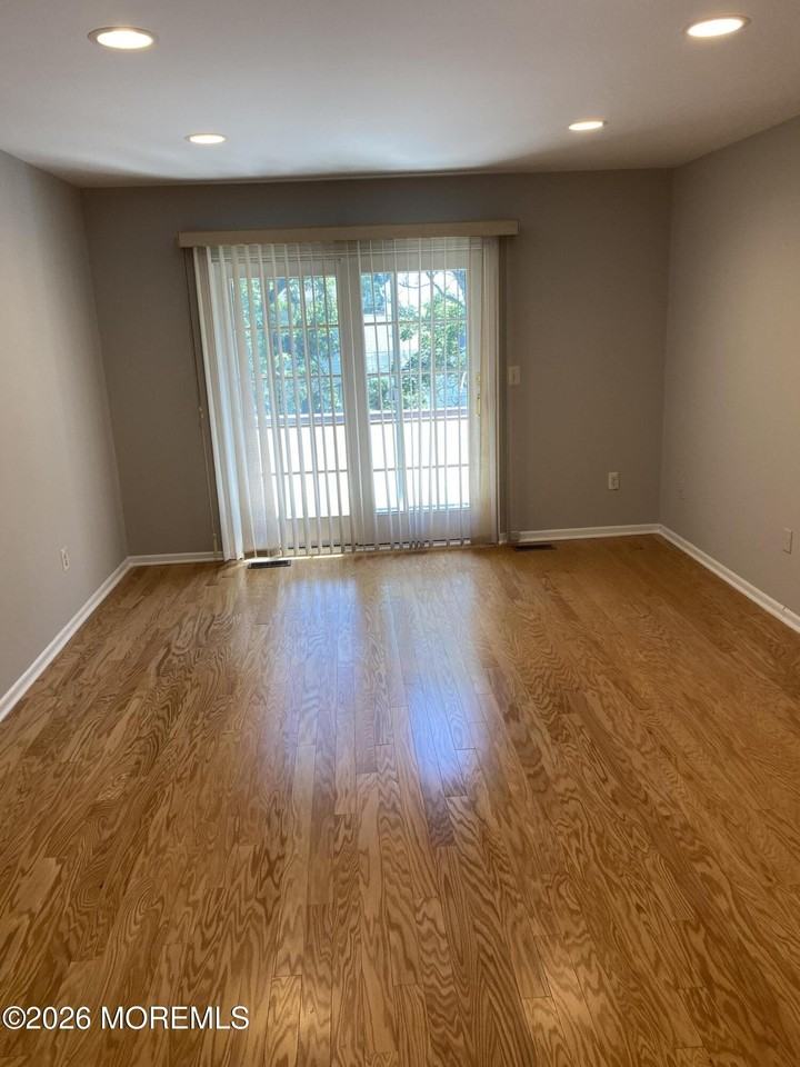 89 Maple Dr - Photo 2 of 18