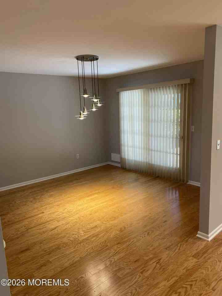 89 Maple Dr - Photo 4 of 18