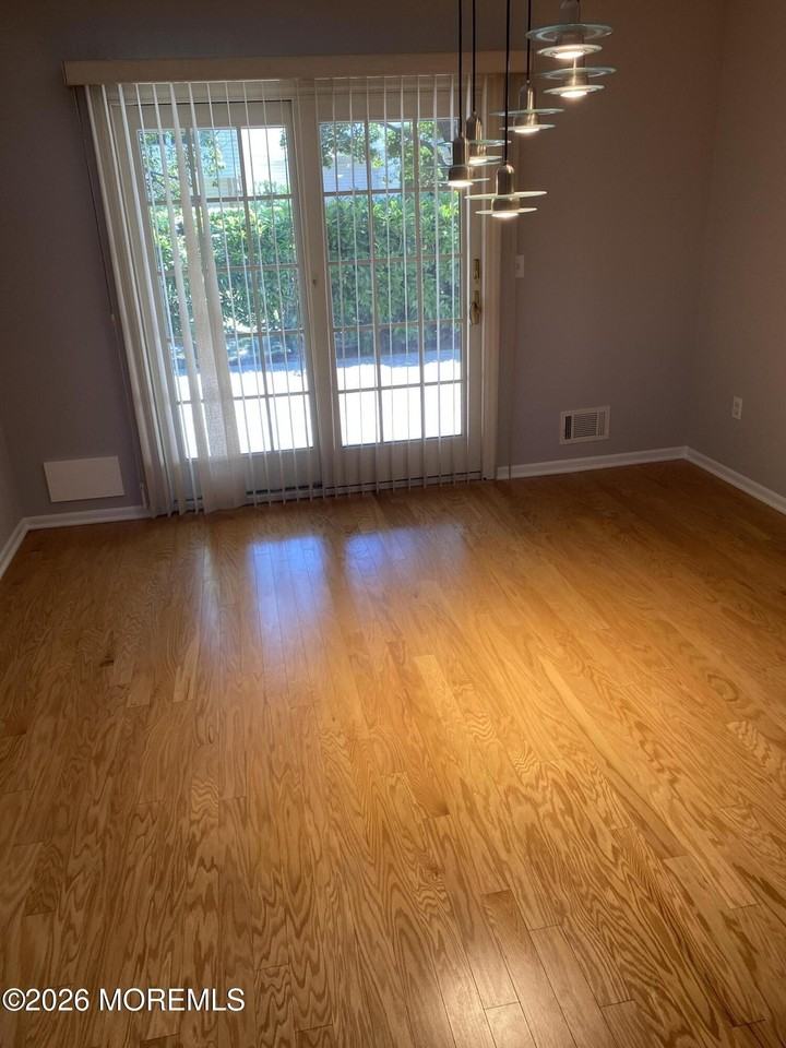 89 Maple Dr - Photo 5 of 18