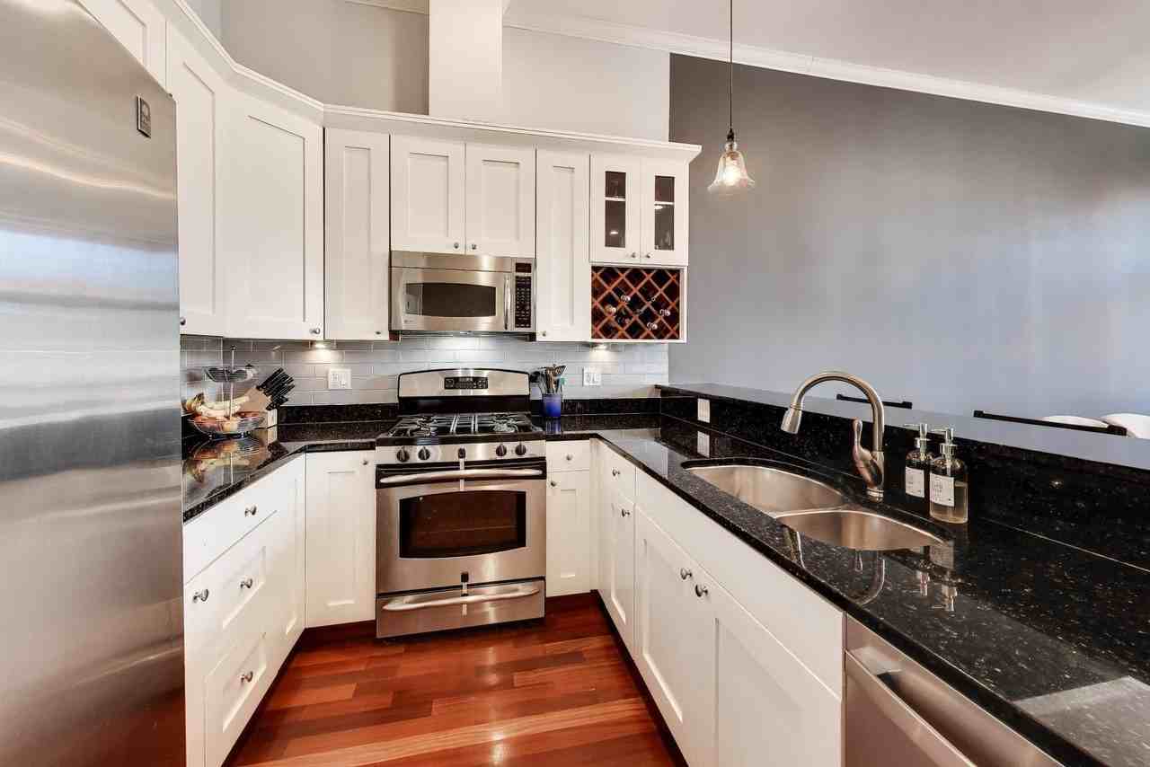 1417 W Chicago Ave #3 - Photo 7 of 36