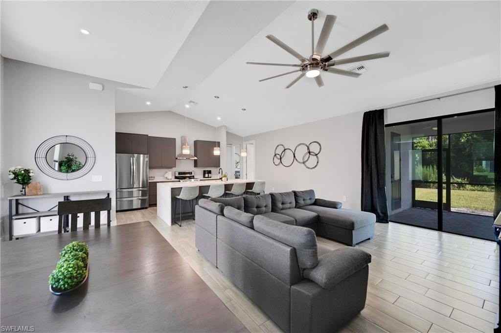 4618 Catalina Ln - Photo 5 of 36