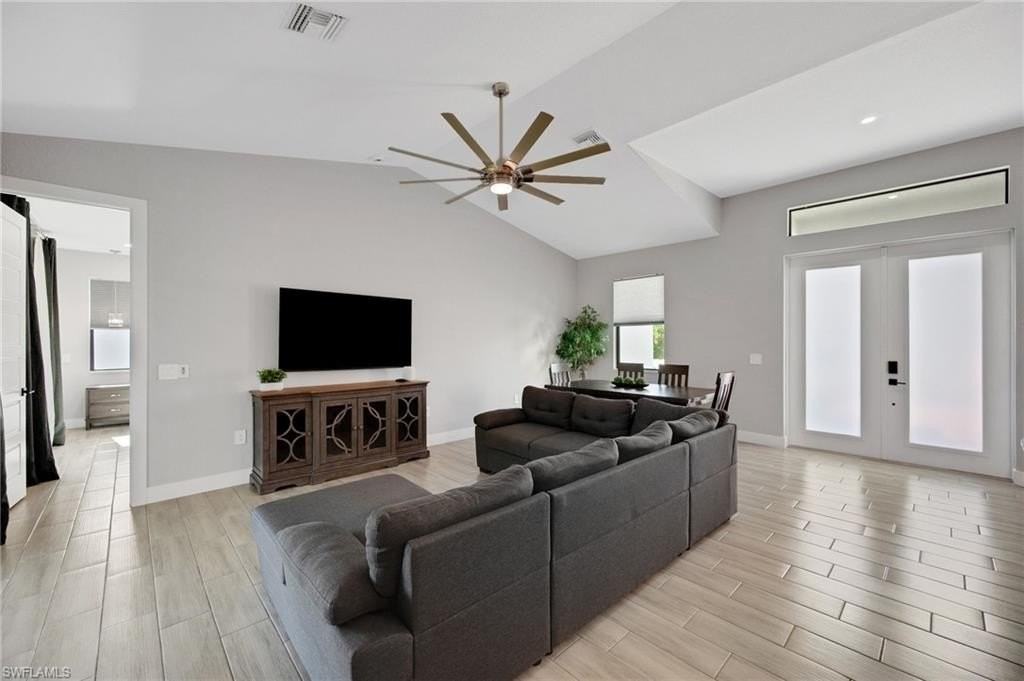 4618 Catalina Ln - Photo 6 of 36
