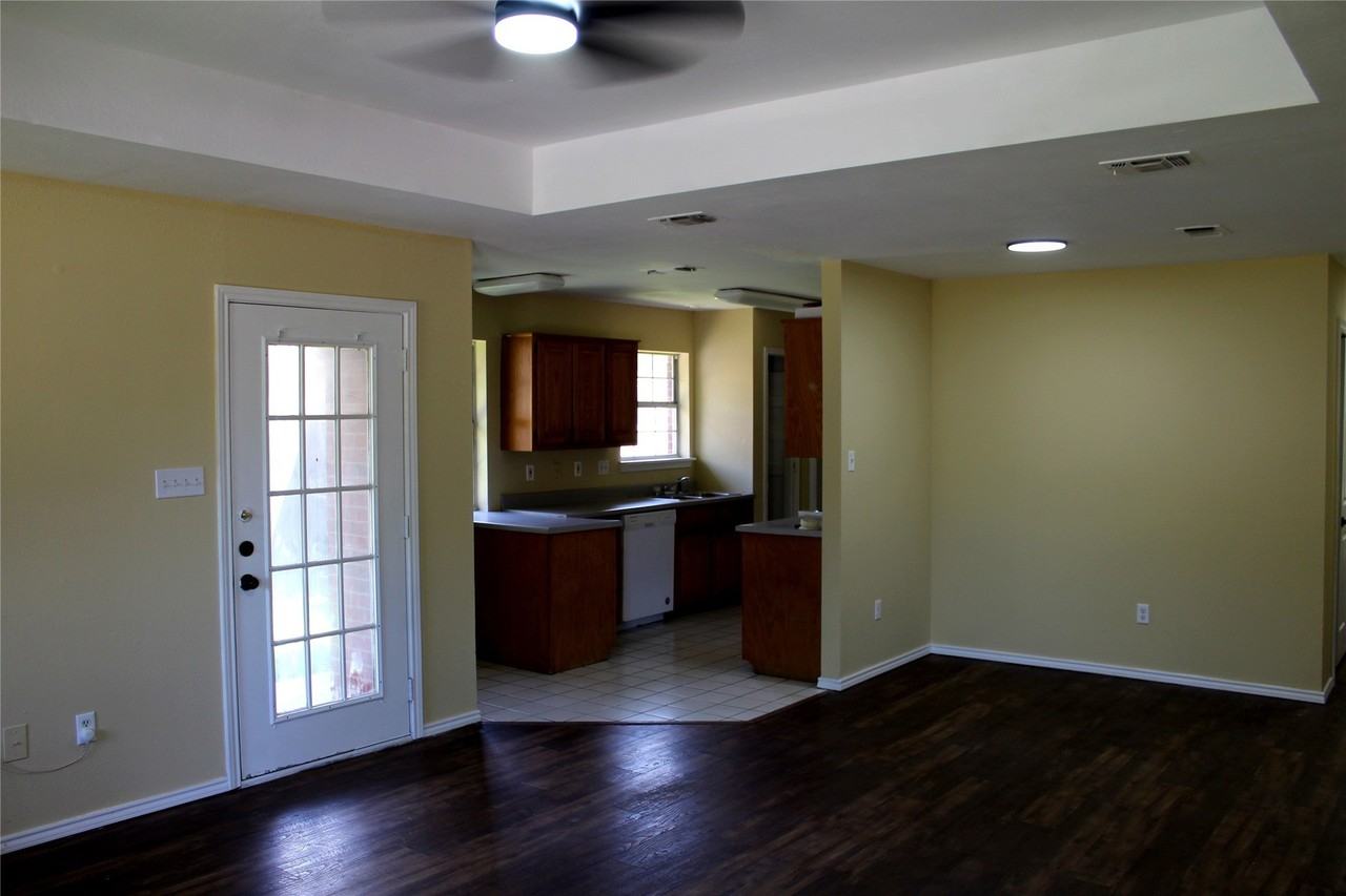 1803 Park Pl - Photo 3 of 40